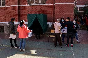 Chileans vote in the 2022 constitutional referendum